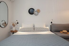 Sea View Apartments & Studios