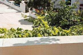 Sea View Apartments & Studios