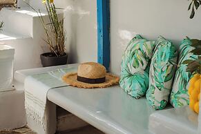 Sea View Apartments & Studios