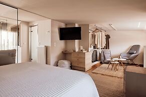 Crystal Green Signature Condos Glyfada