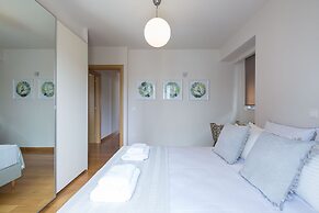 Crystal Green Signature Condos Glyfada
