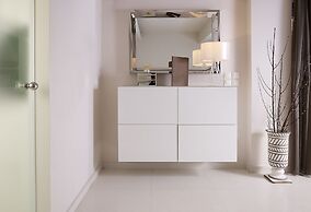 Crystal Green Signature Condos Glyfada