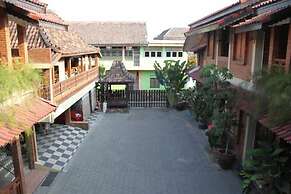 Roemah Balewaringin