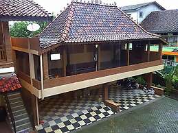 Roemah Balewaringin