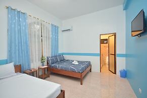 White Summerville Tourist Inn
