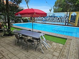 White Summerville Tourist Inn