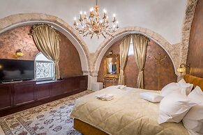 Western Wall Luxury House