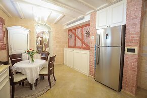 Western Wall Luxury House
