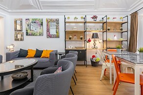 Bairro Alto Palace  Apartment for Large Groups