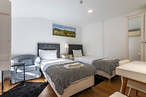 Bairro Alto Palace  Apartment for Large Groups