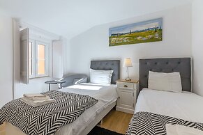 Bairro Alto Palace  Apartment for Large Groups