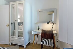 Bairro Alto Palace  Apartment for Large Groups