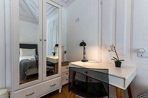 Bairro Alto Palace  Apartment for Large Groups