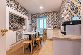 Bairro Alto Palace  Apartment for Large Groups