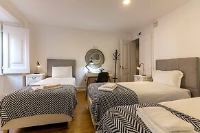 Bairro Alto Palace  Apartment for Large Groups