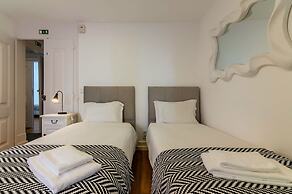 Bairro Alto Palace  Apartment for Large Groups