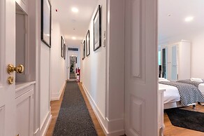 Bairro Alto Palace  Apartment for Large Groups