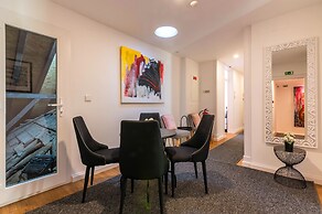 Bairro Alto Palace  Apartment for Large Groups