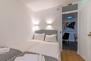Bairro Alto Palace  Apartment for Large Groups