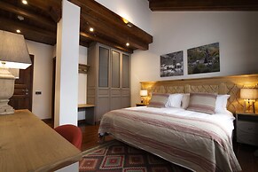 Eira Ski Lodge