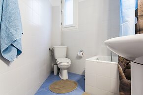 Charming Acropolis Metro Apartment