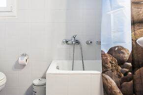 Charming Acropolis Metro Apartment
