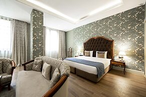 Sapphire Inn