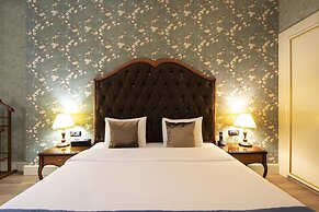 Sapphire Inn