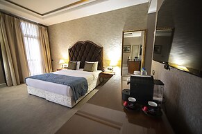 Sapphire Inn