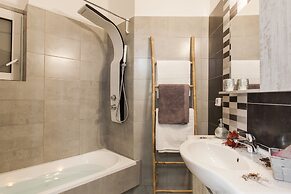 High Class Huge Central Apartment