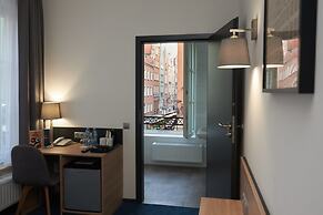 Fama Residence