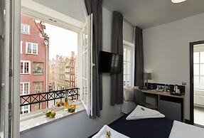 Fama Residence