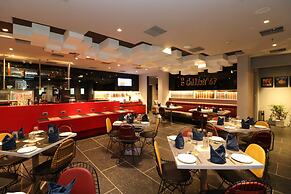 Hotel Gallery 67