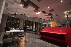 Hotel Gallery 67