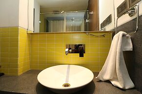 Hotel Gallery 67