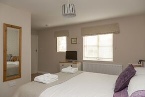 The Pines at Eastleigh - 3 Cottages