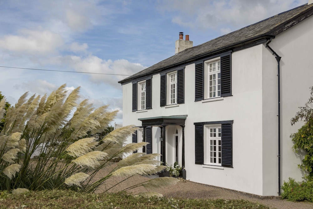 The Pines at Eastleigh - 3 Cottages