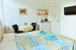 En-suite Rose on Rokova Street