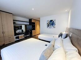 ROOM Hotel & Suites