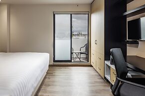 ROOM Hotel & Suites