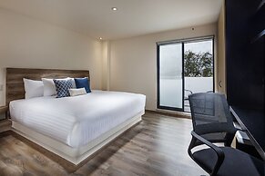 ROOM Hotel & Suites
