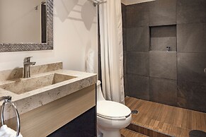ROOM Hotel & Suites