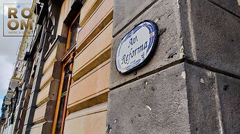 ROOM Hotel & Suites