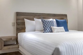 ROOM Hotel & Suites
