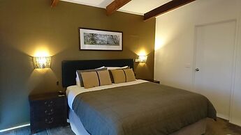 Elm Riverside Accommodation Merrijig