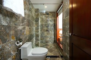 Threeway Riverside Villa