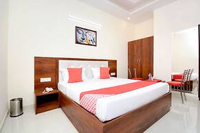 OYO 27061 Hotel Magnum