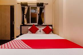 OYO 26206 Hotel Paras