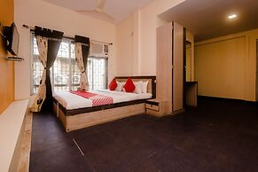 OYO 26206 Hotel Paras