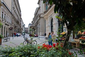 Opera Theater Apartment
